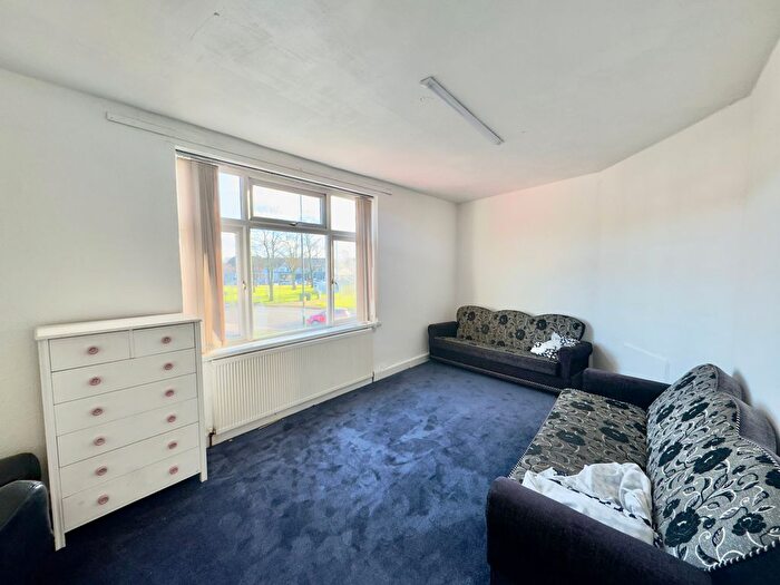 2 Bedroom Flat To Rent In Solihull Lane, Birmingham, B28