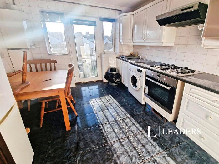 2 Bedroom Flat To Rent In Park Crescent Place, Brighton, East Sussex, BN2