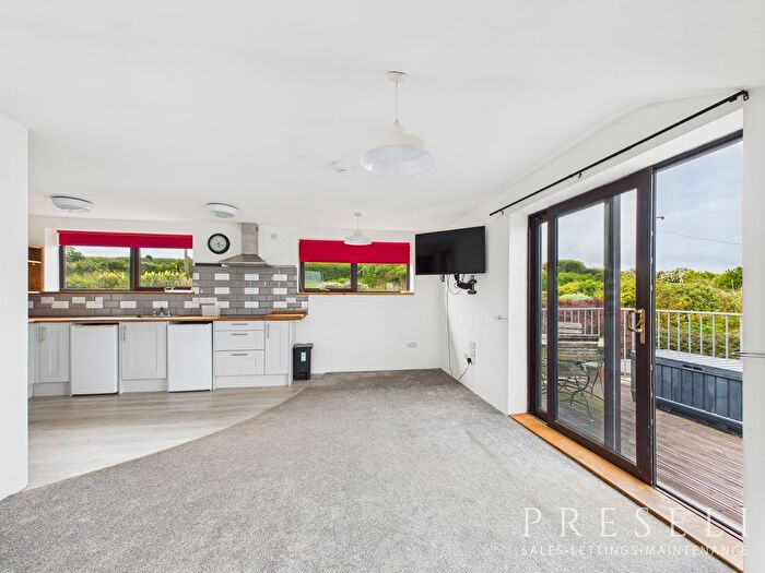 1 Bedroom Flat To Rent In The Scales, Ty'r Henner, Goodwick, SA64