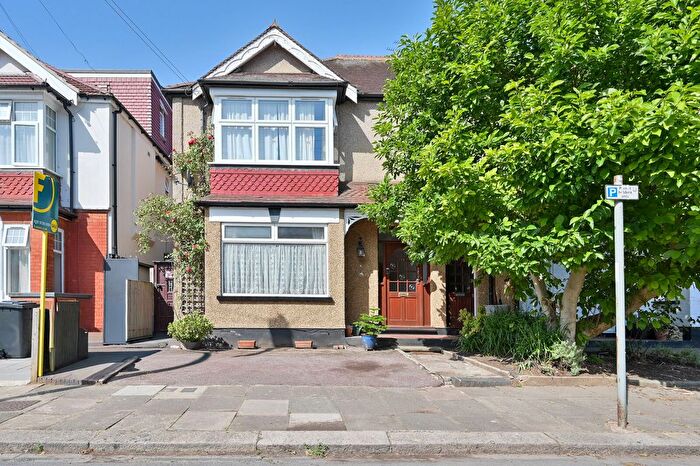2 Bedroom Maisonette For Sale In Radnor Road, Harrow, HA1