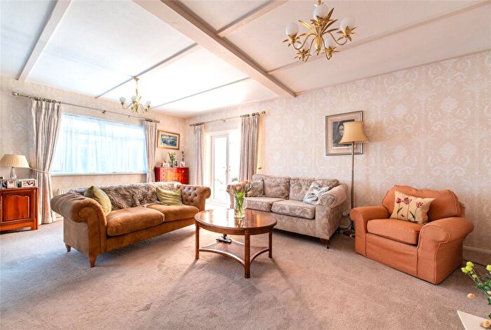 2 Bedroom Bungalow For Sale In Milton Hall Road, Gravesend, DA12