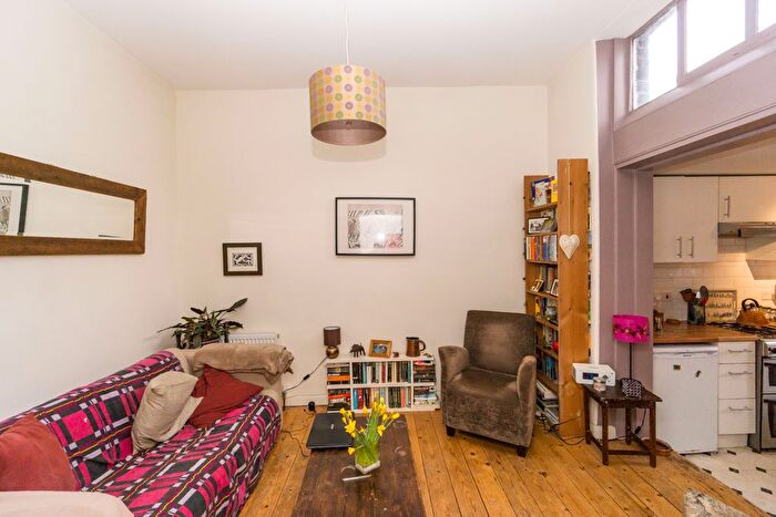 1 Bedroom Flat For Sale In Mayton Street, Holloway, London, N7