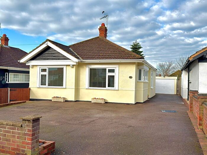 3 Bedroom Detached Bungalow For Sale In Normanston Drive, Oulton Broad, Lowestoft, Suffolk, NR32