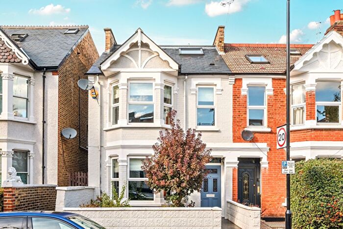 4 Bedroom Semi-Detached House To Rent In Drayton Gardens, London, W13