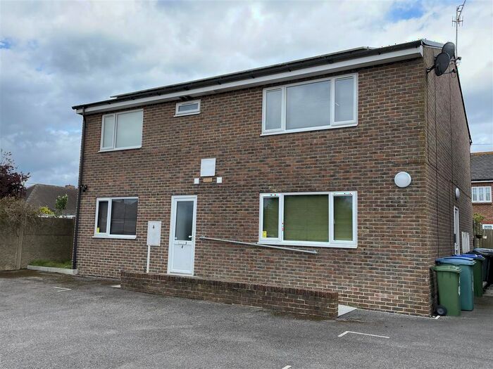 1 Bedroom Flat To Rent In West Way, Littlehampton, BN17