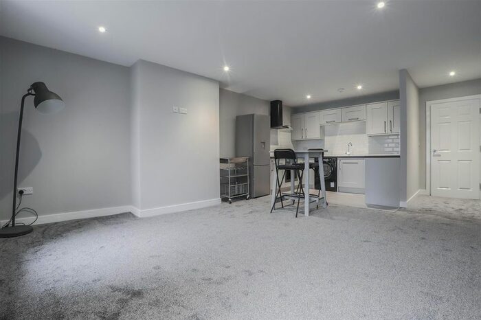 3 Bedroom Property To Rent In Bank Street, Rawtenstall, Rossendale, BB4