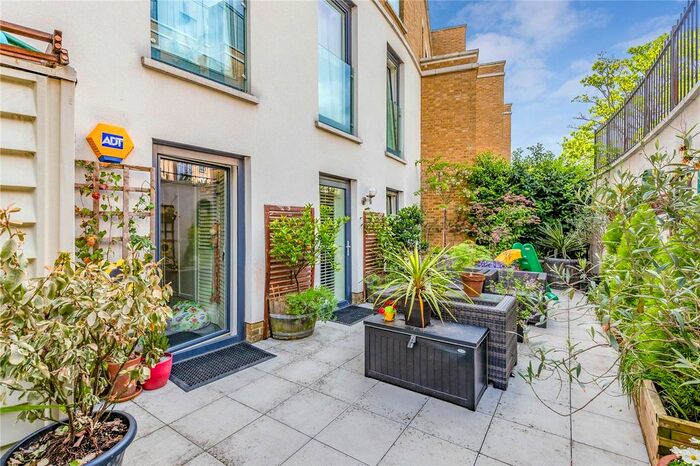 2 Bedroom Flat To Rent In Loxford Gardens, London, N5