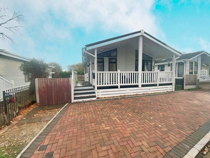 2 Bedroom Park Home For Sale In Mapleridge Lane, Yate, BS37