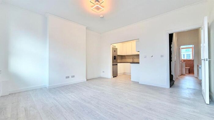 3 Bedroom Apartment To Rent In Finchley Road, Temple Fortune, Golders Green, NW11