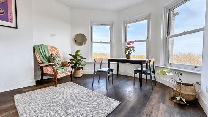 3 Bedroom Flat To Rent In Ashley Hill, Bristol, BS7