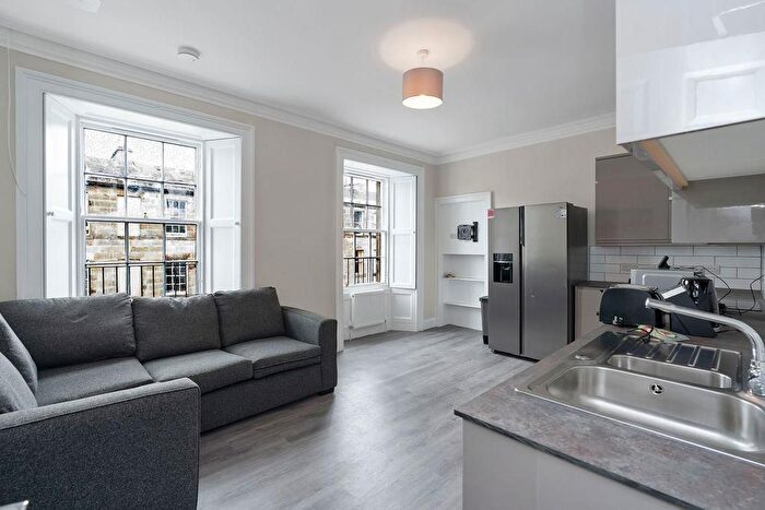 4 Bedroom Flat To Rent In West Preston Street, Edinburgh, EH8