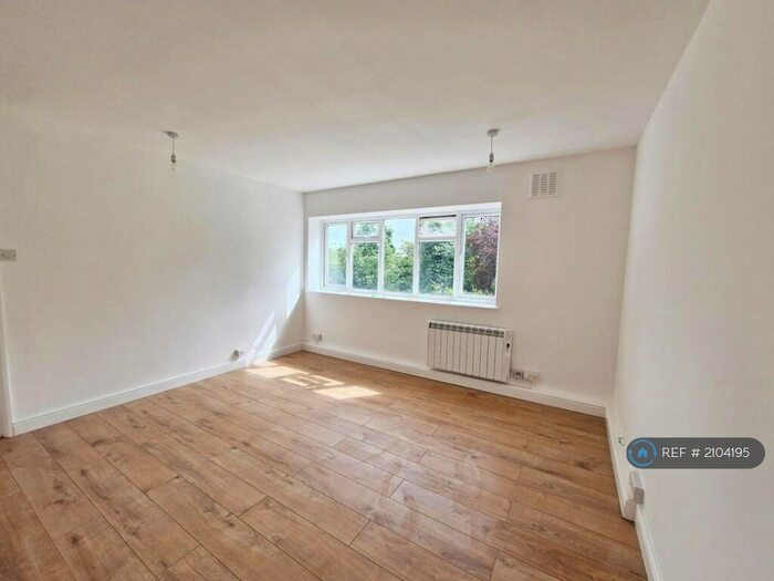 Studio To Rent In The Glebe, London, SE3