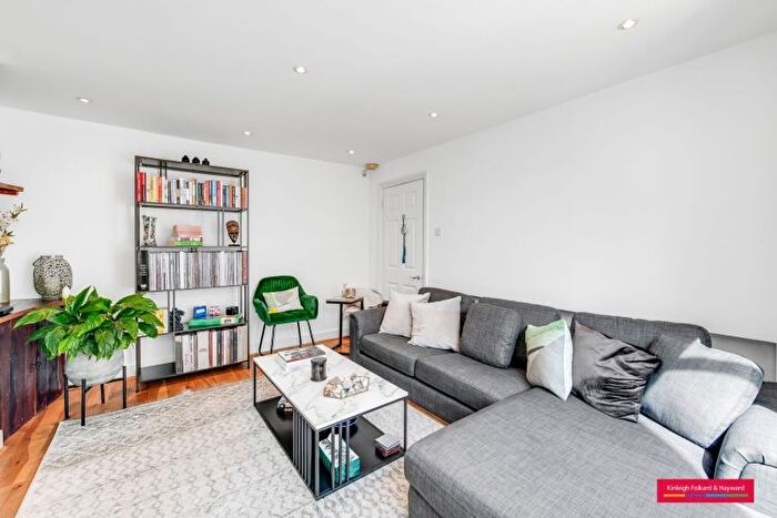 3 Bedroom Flat To Rent In St. Anns Villas, London, W11