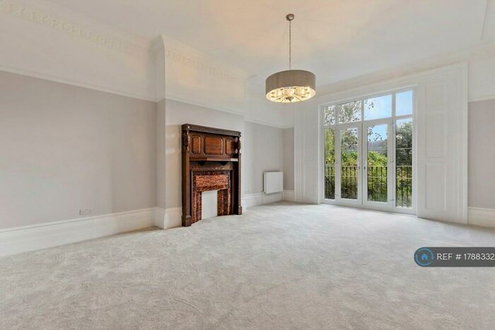 2 Bedroom Flat To Rent In Blackheath, London, SE3