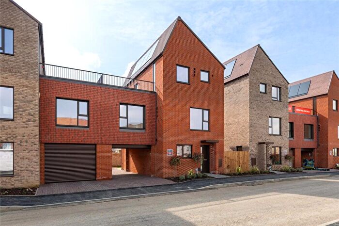 4 Bedroom Link Detached House For Sale In Franklin Gardens, Cambridge, CB3