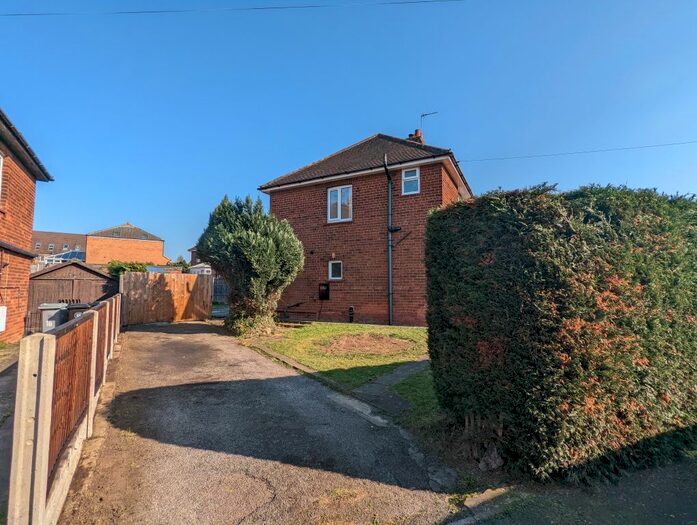 3 Bedroom Semi-Detached House To Rent In Buckminster Gardens, Grantham, NG31