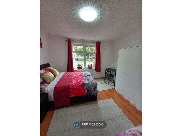 1 Bedroom Flat To Rent In Lodge Avenue, Dagenham, RM8