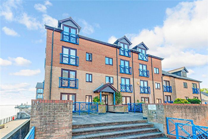 1 Bedroom Flat For Sale In West Street, Gravesend, Kent, DA11