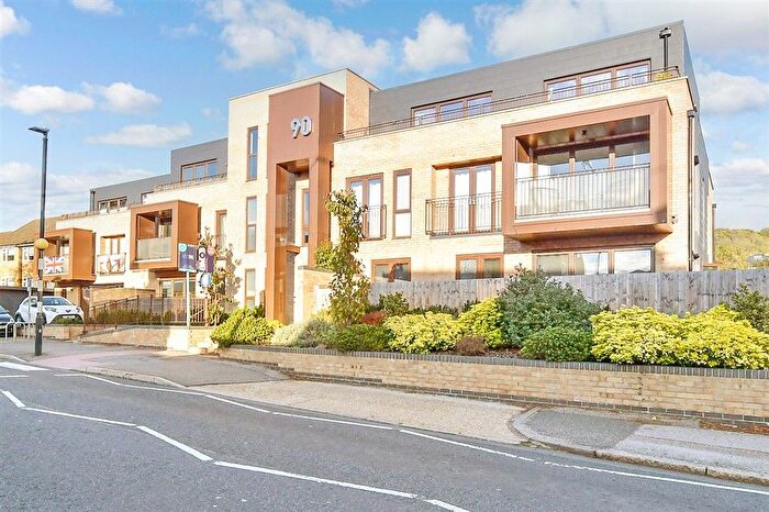 2 Bedroom Flat For Sale In High Road, Benfleet, Essex, SS7