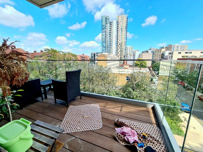 2 Bedroom Flat To Rent In Woodbury Down, London, N4