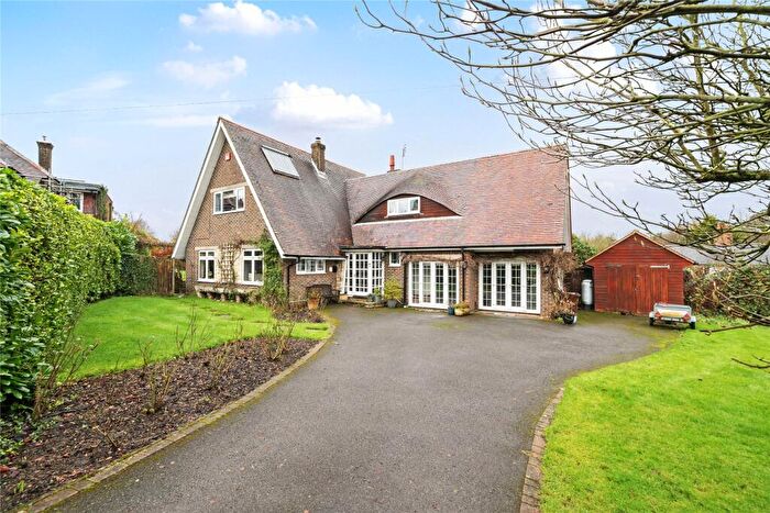 3 Bedroom Detached House For Sale In Hawthorn Close, Micheldever, Winchester, Hampshire, SO21