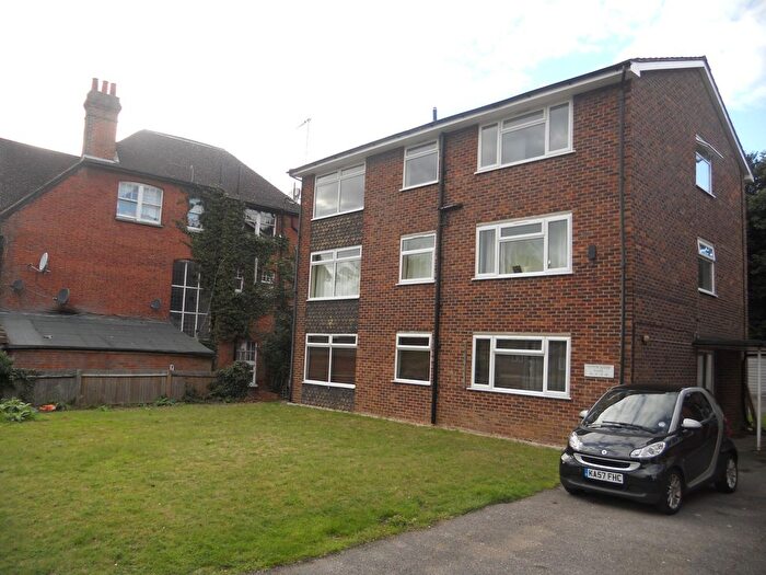 2 Bedroom Flat To Rent In Clandon Road, Guildford, GU1