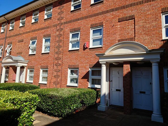 2 Bedroom Maisonette To Rent In Ashburnham Road, Bedford, MK40