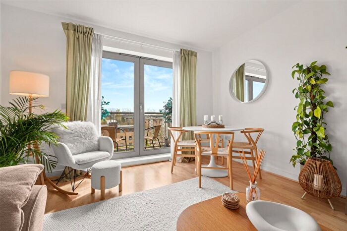 1 Bedroom Apartment For Sale In Kelvin Gate, Bracknell, Berkshire, RG12