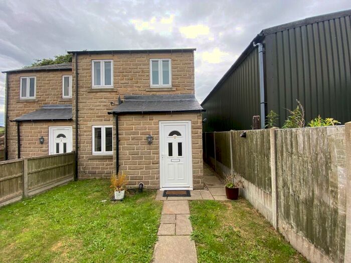 3 Bedroom Semi-Detached House To Rent In Lambs Croft, Chesterfield, S42