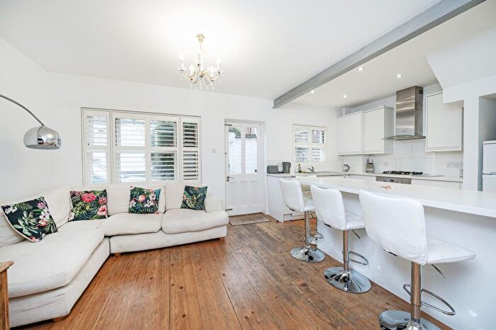 2 Bedroom Maisonette For Sale In Austin Street, Shoreditch, London, E2