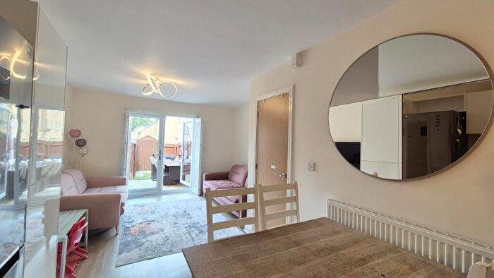 4 Bedroom End Of Terrace House To Rent In College Drive, Dunstable, LU5