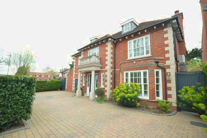 6 Bedroom Detached House To Rent In Lingmere Close, Chigwell, IG7