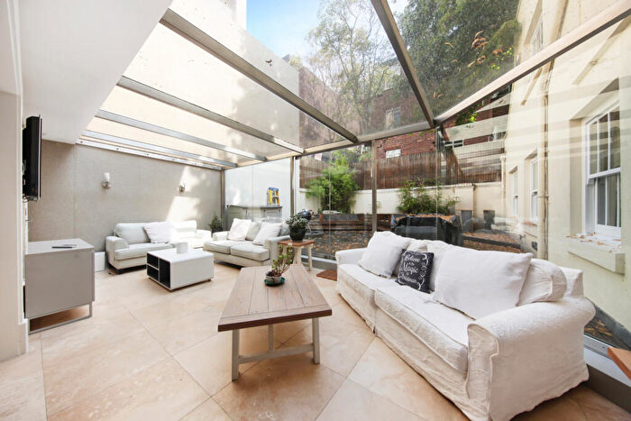 3 Bedroom Flat To Rent In Wellington Road, St John's Wood, NW8