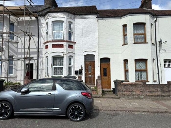 2 Bedroom Flat To Rent In Crawley Road, Luton, LU1