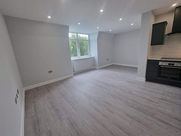 1 Bedroom Flat To Rent In Woodberry Gardens, Finchley, London, N12