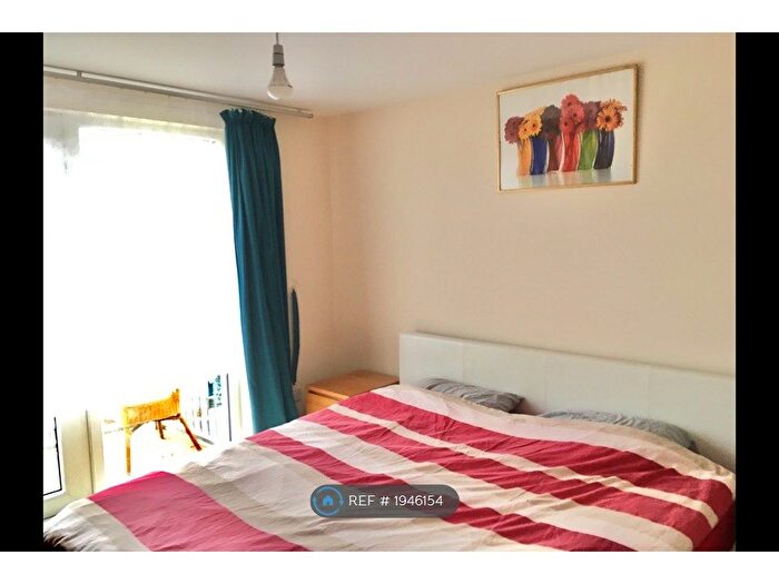 2 Bedroom Flat To Rent In Lochend Park View, Edinburgh, EH7