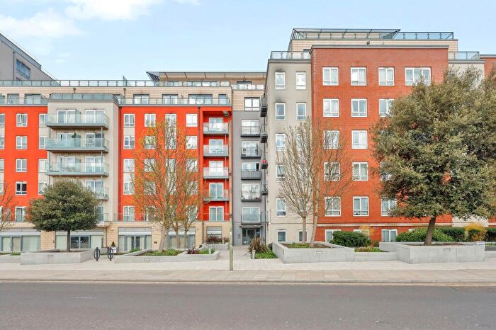 2 Bedroom Flat To Rent In Aerodrome Road, Ensign House, NW9