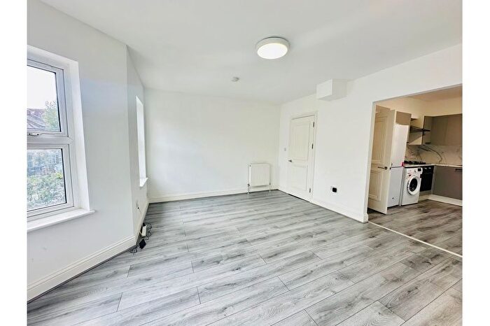 2 Bedroom Maisonette To Rent In Ballater Road, Brixton, SW2