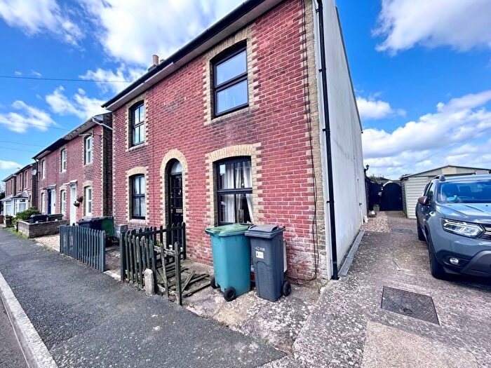 2 Bedroom End Of Terrace House To Rent In St. Pauls View Road, Newport, PO30