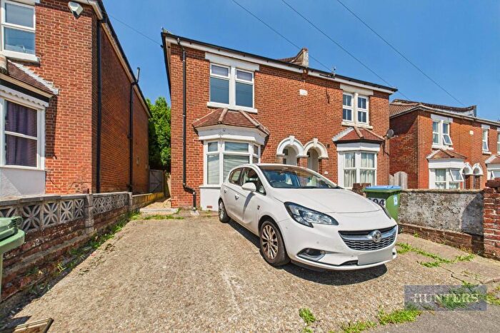 4 Bedroom Semi-Detached House To Rent In Mayfield Road, Southampton, Hampshire, SO17