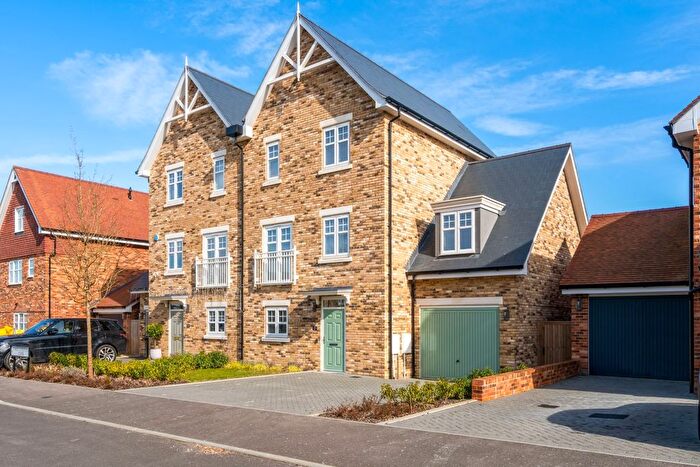 4 Bedroom Semi-Detached House To Rent In Sweet Chestnut Close, Fleet, GU51