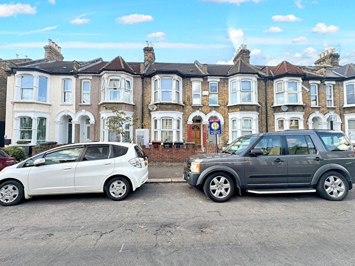 1 Bedroom Flat To Rent In Millais Road, Leytonstone, E11