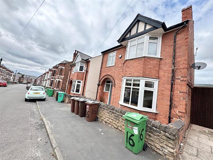 5 Bedroom House To Rent In Johnson Road, Nottingham, NG7
