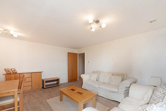 2 Bedroom Flat To Rent In Barrier Point Road, Royal Docks, London, E16