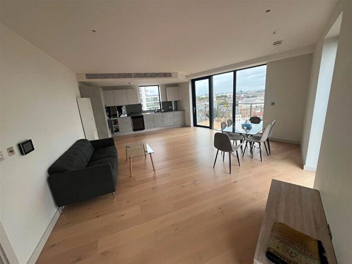 3 Bedroom Flat To Rent In Sutherland Street, London, SW1V