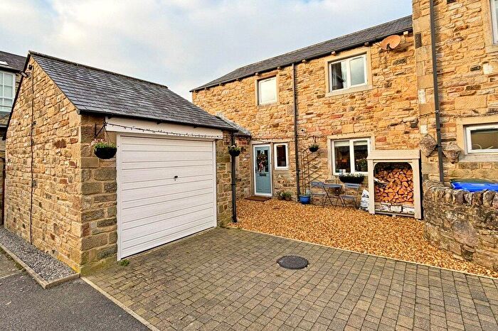 3 Bedroom End Of Terrace House For Sale In Cross Lane Court, Bradley, BD20