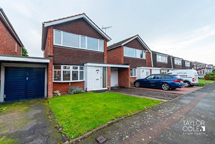 3 Bedroom Link Detached House To Rent In Adonis Close, Perrycrofts, B79