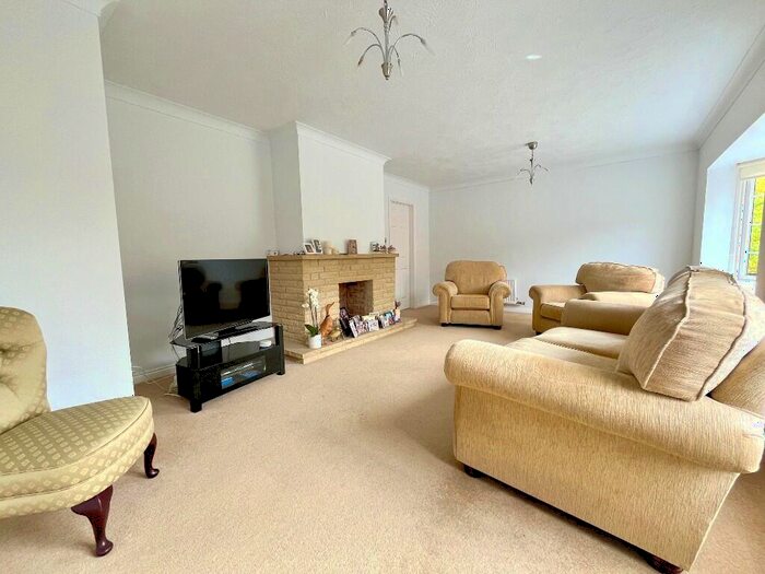 3 Bedroom Detached Bungalow For Sale In Gilstead Close, Thurnby, Leicester, Leicestershire, LE7