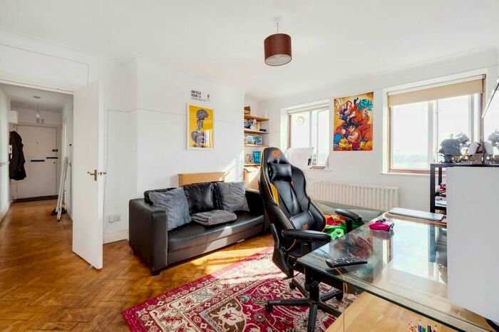 2 Bedroom Flat To Rent In Tooting High Street, London, SW17
