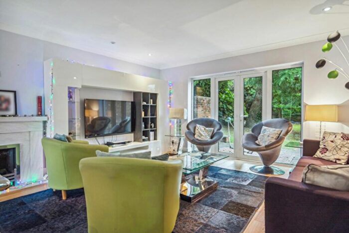 5 Bedroom Detached House For Sale In Blyton Close, Beaconsfield, HP9